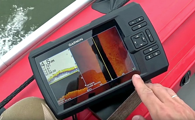 Эхолот Garmin Striker Plus 7SV на воде