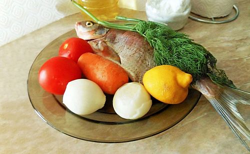 Лещ в фольге, запечённый в духовке