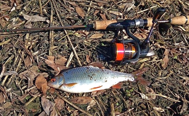 С мормышкой и спиннингом