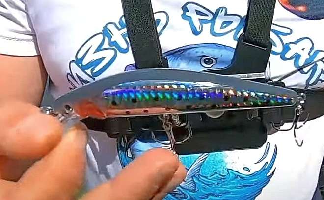 Обзор воблера Twitching Lure. Подводная съёмка.